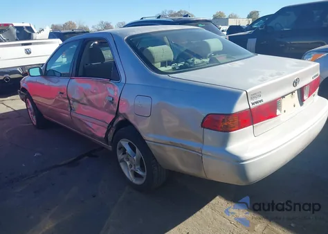 2000 Toyota Camry Le V6 z USA, uszkodzony, nr VIN 4T1BF22K6YU954785